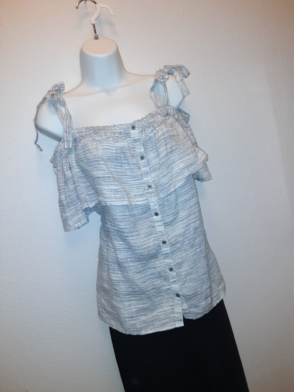 Lucky Brand * Linen Gray-Blue & White *  Off-the-Shoulder, Ruffle * 1X * Elastic